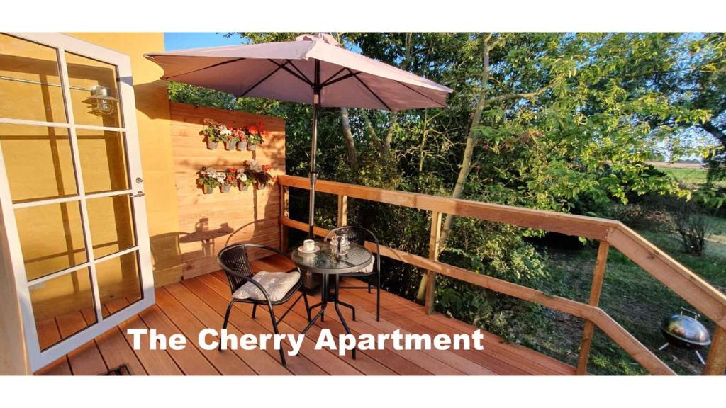 The Cherry Apartment - 'Den Gule Svane' Guest House near Rønne & Beach, Ronne
