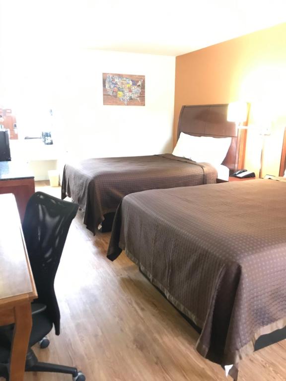 Econo Lodge Inn & Suites Photo 5