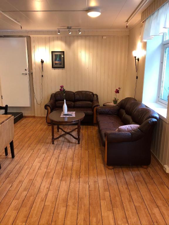 Shared lounge/TV area, Ami Hotel in Tromsø