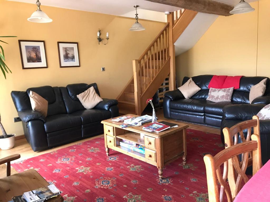 Peacock Cottage, Coity Bach photo 2