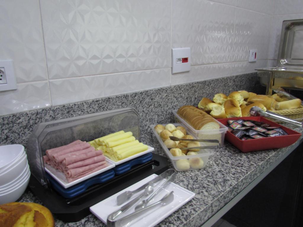 1. Hotel Mi..