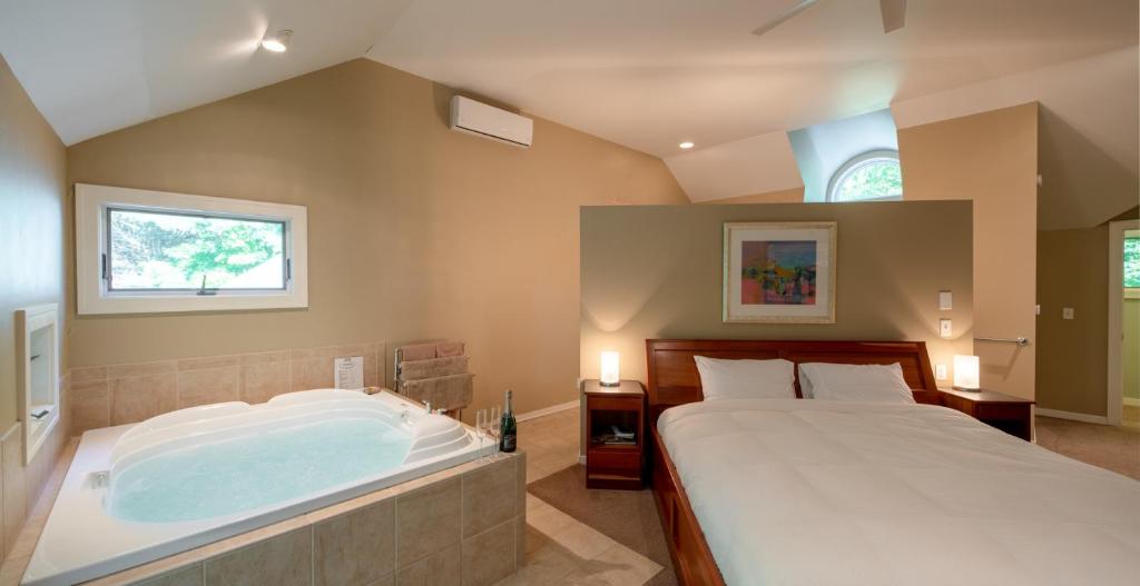 Pigeon Creek Inn - Adults Only photo