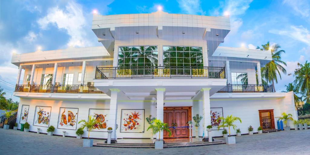 Aurora Banquet and Hotel — Hotel in Chilaw