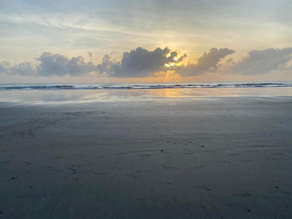 Isix Seaview 2R2B at Timurbay Pantai Balok Kuantan Pahang photo
