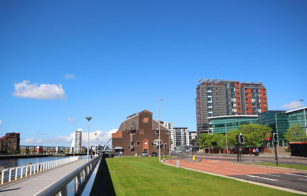 Glasgow Central Riverview Luxury Apartment (Sleeps upto 8) photo