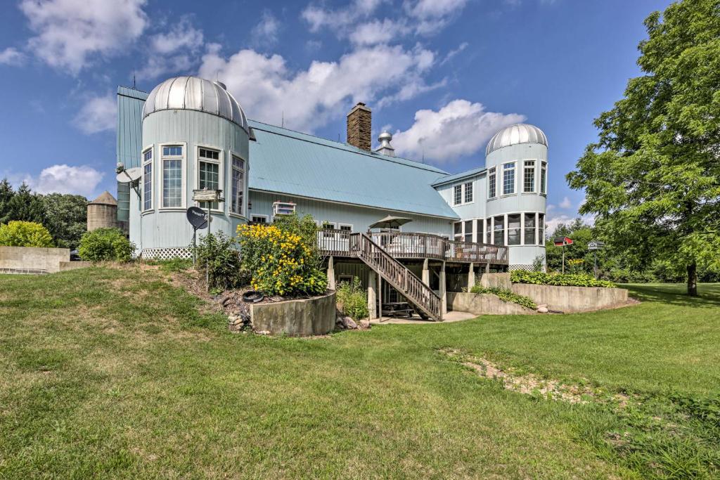 Luxe Barndominium with Home Gym, Theater, and More!, Walworth