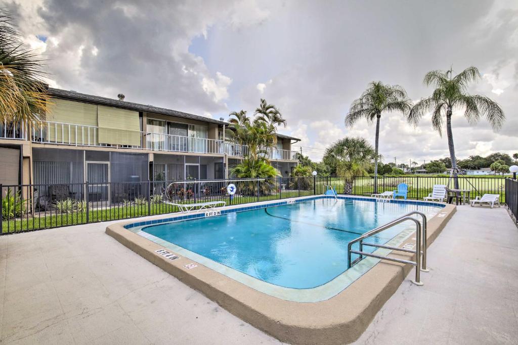 Condo with Pool Access Less Than 4 Miles to Siesta Key Beach — Hotel in Sarasota (FL)