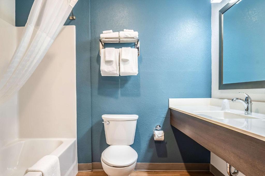 WoodSpring Suites Naples West photo