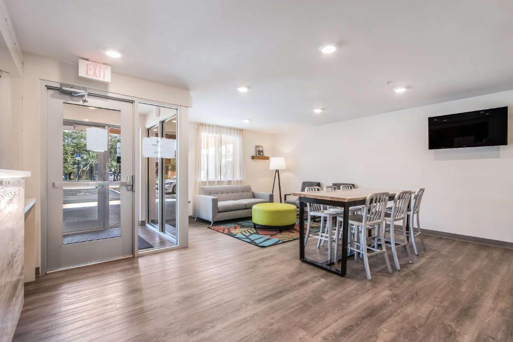 WoodSpring Suites Doral Miami Airport photo
