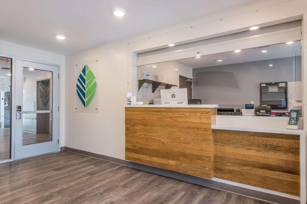 WoodSpring Suites Doral Miami Airport photo