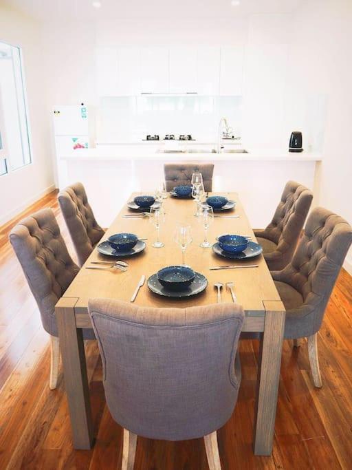 Boxhill 3Bed 3 Bath free 2 parking photo