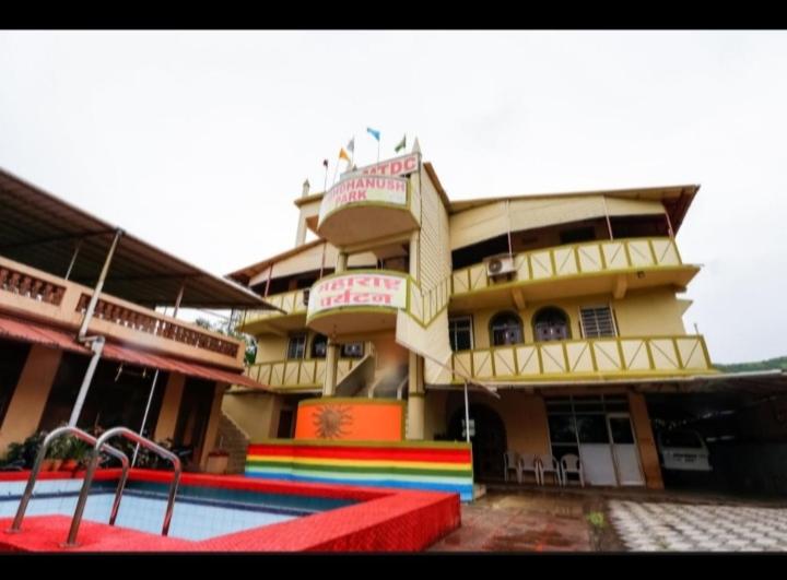 MTDC Meghdhanush park — Hotel in Igatpuri