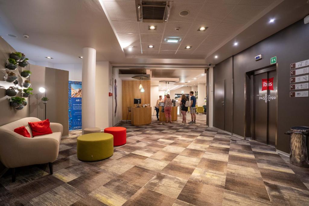 フロント・ロビー