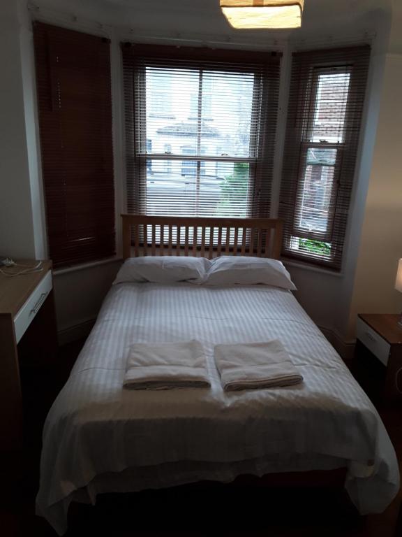 CONTRACTORS ACCOMMODATION - GLOUCESTER ROAD, READING, United Kingdom -  reviews, prices | Planet of Hotels