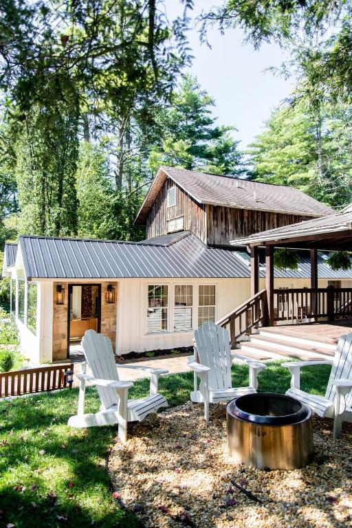 Outpost Inn, Highlands