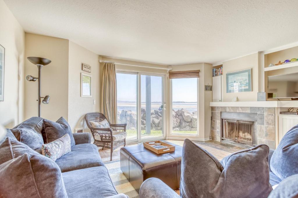 Dock of the Bay 102, Lincoln City