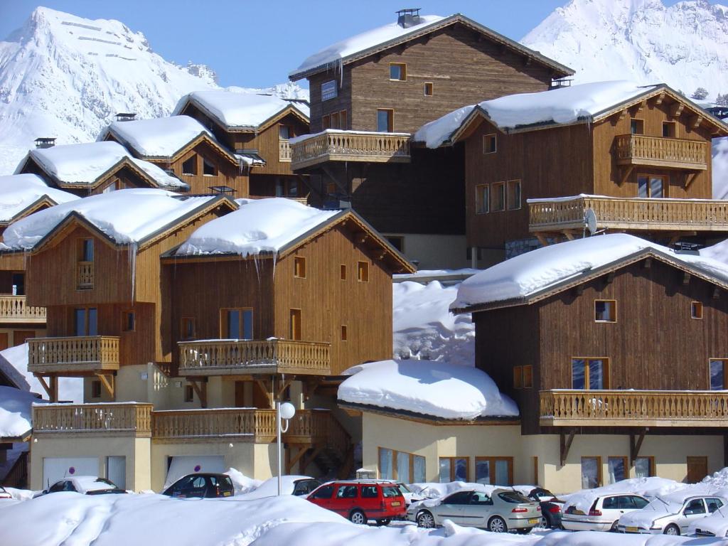 Madame Vacances Les Chalets du Praz - 1
