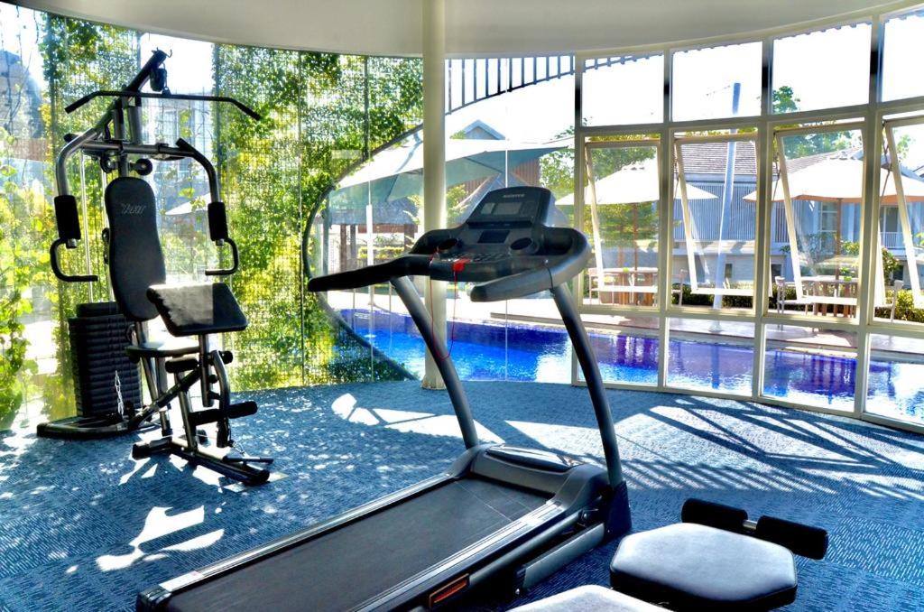 スイミングプール