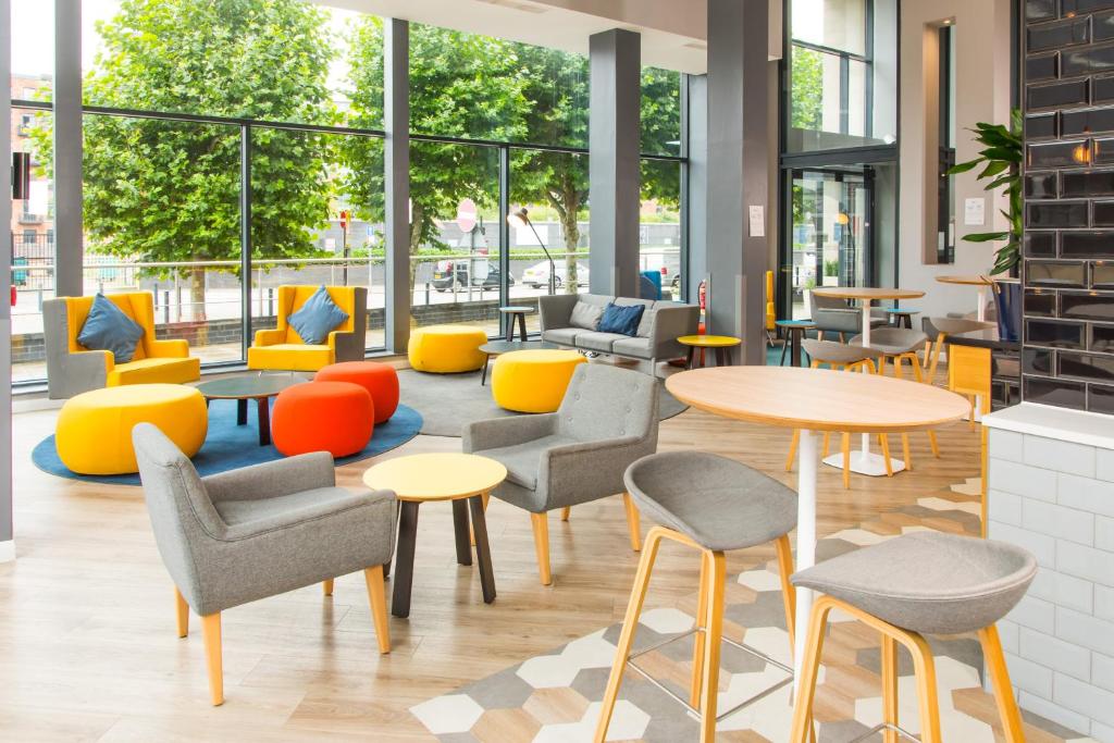ホリデイ イン エクスプレス リーズ シティ センター アーモリーズ バイ IHG (Holiday Inn Express Leeds City Centre - Armouries By IHG) 外観