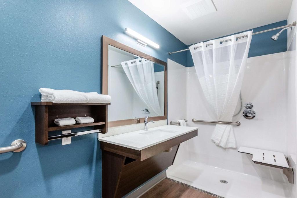 WoodSpring Suites Indianapolis Airport South photo