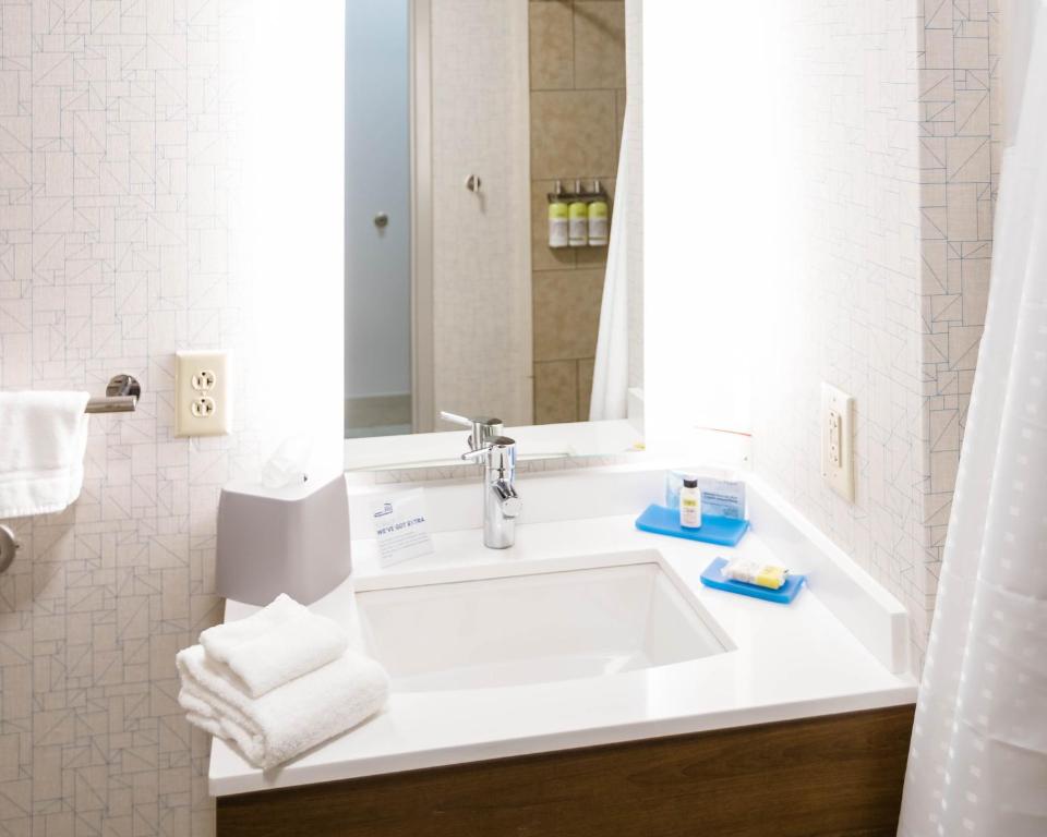 Holiday Inn Express Hotel & Suites Knoxville-Farragut photo