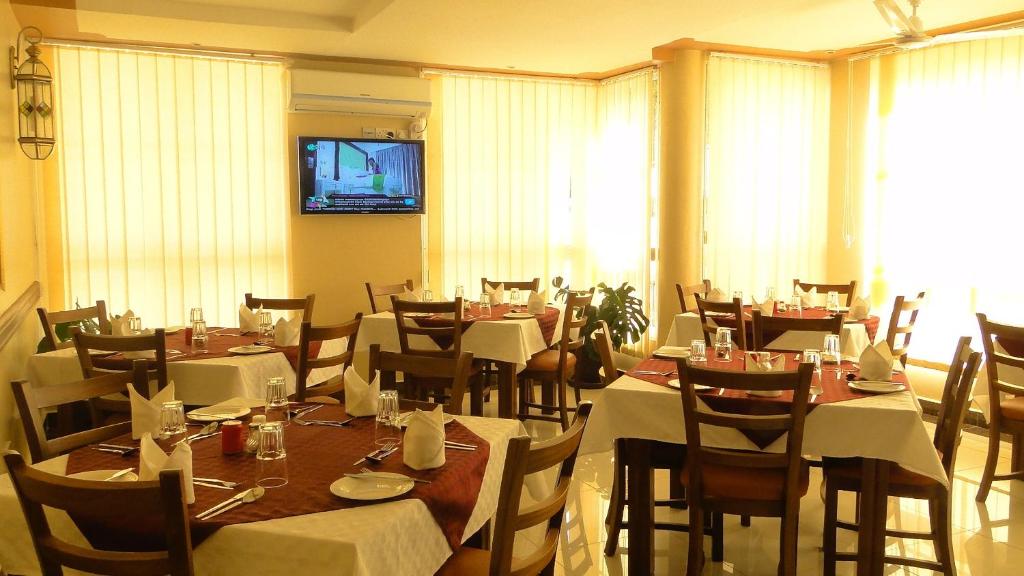 Restaurant, Pavilion Holiday Resort Shanzu in Mombasa