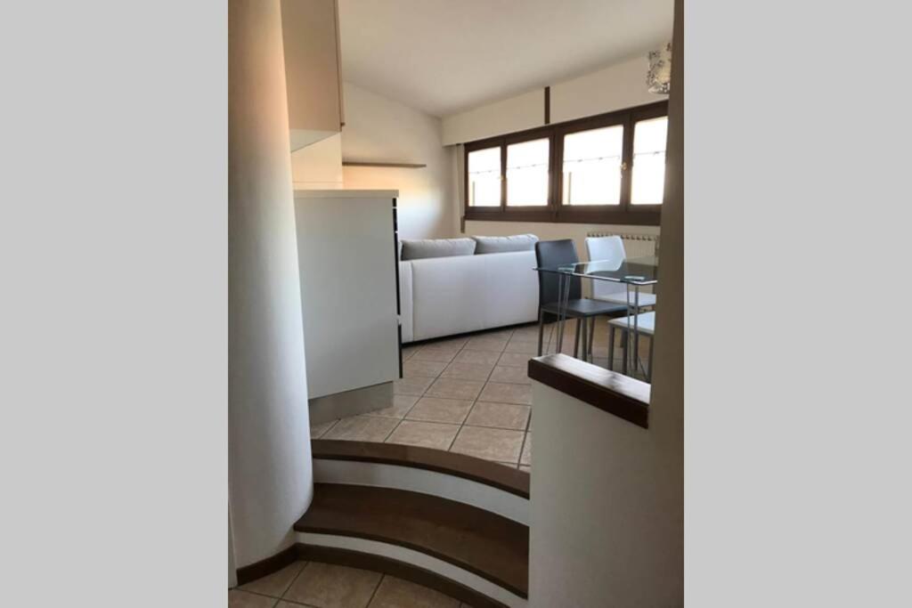 AL NUMERO 13 - zona clinica Pederzoli, Peschiera del Garda