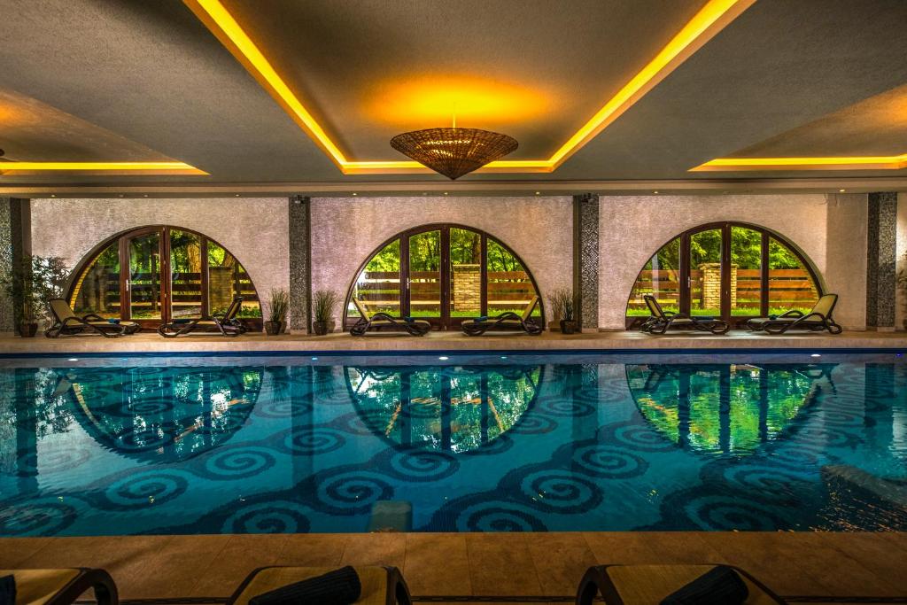 ブダペスト エアポート ホテル スタシオ スーペリア ウェルネス&カンファレンス (Budapest Airport Hotel Stacio Superior Wellness & Conference) スイミングプール