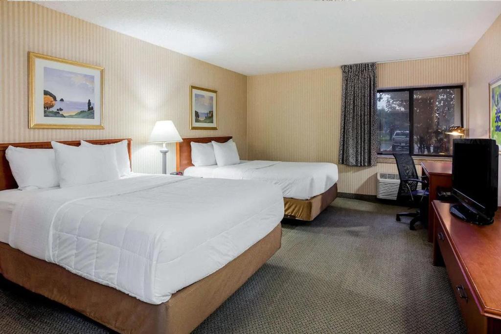 La Quinta Inn by Wyndham Detroit Southgate photo