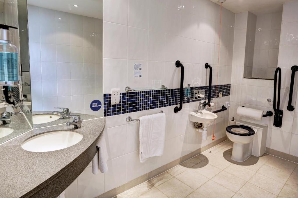 Holiday Inn Express Leeds City Centre - Armouries photo
