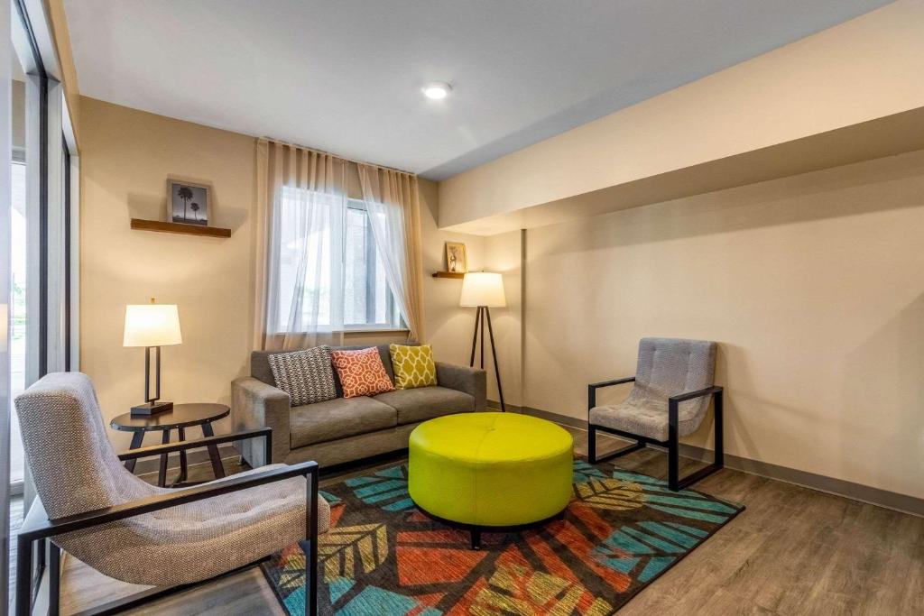 WoodSpring Suites Miramar photo