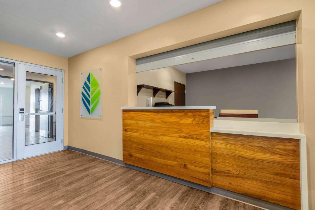 WoodSpring Suites Miramar photo