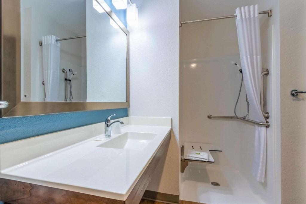 WoodSpring Suites Miramar photo