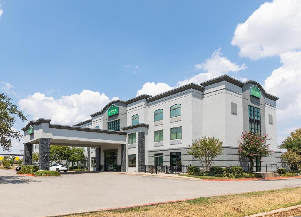 Wingate by Wyndham Round Rock Hotel & Conference Center photo