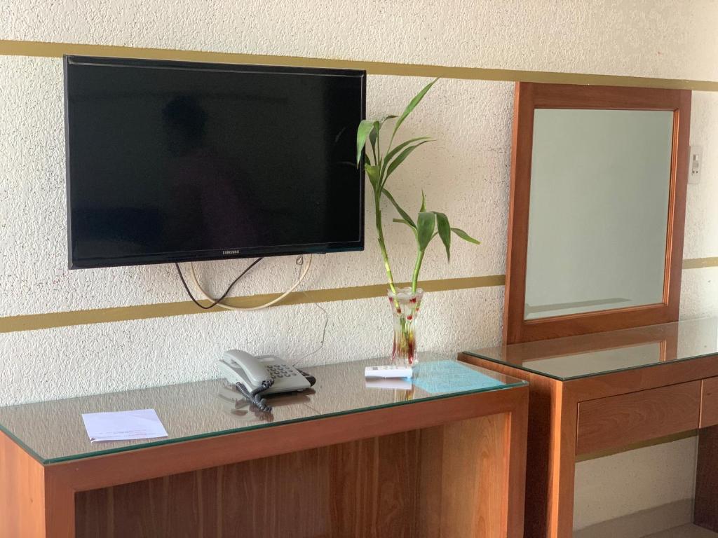 Hung Thanh Riverside Hotel photo
