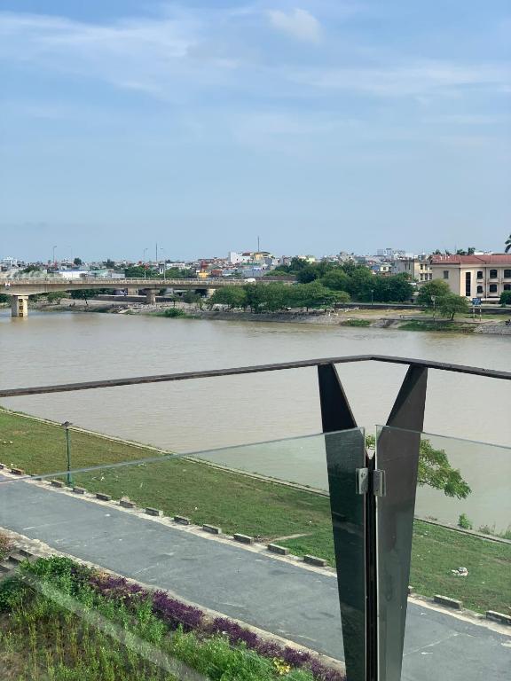 Hung Thanh Riverside Hotel photo