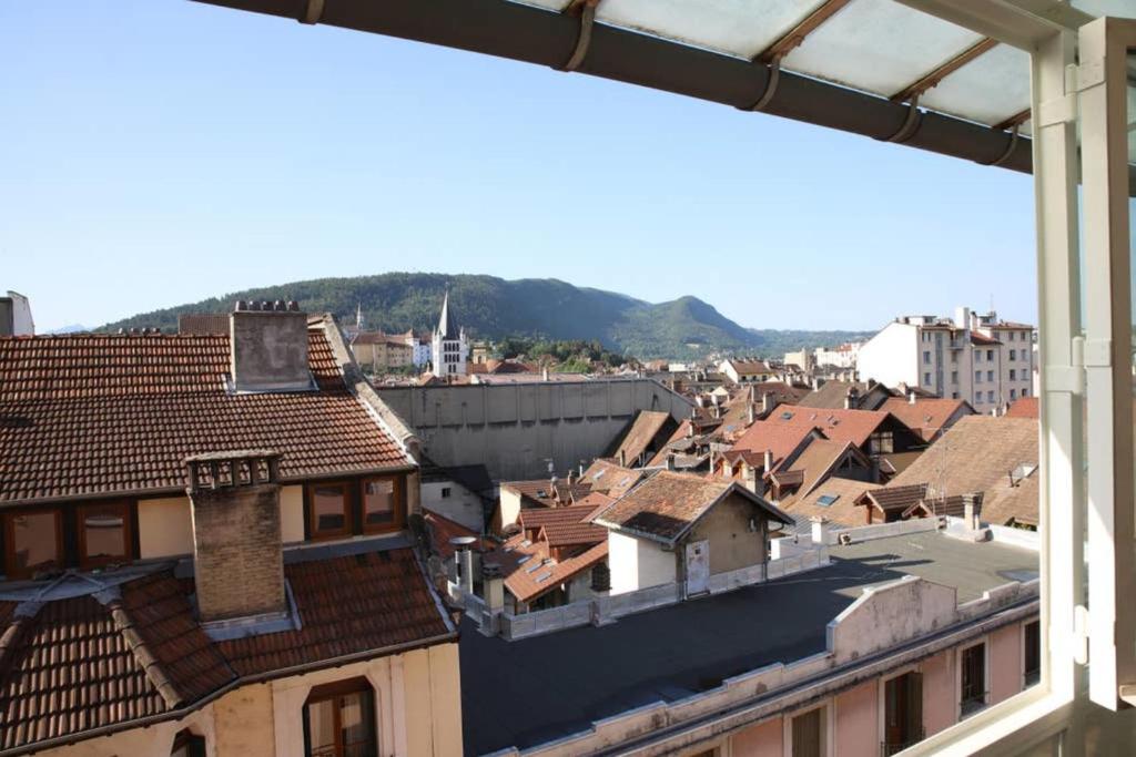 Large 4 rooms in the city center - 5