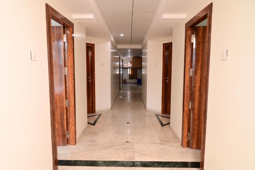 HOTEL DAKSH photo