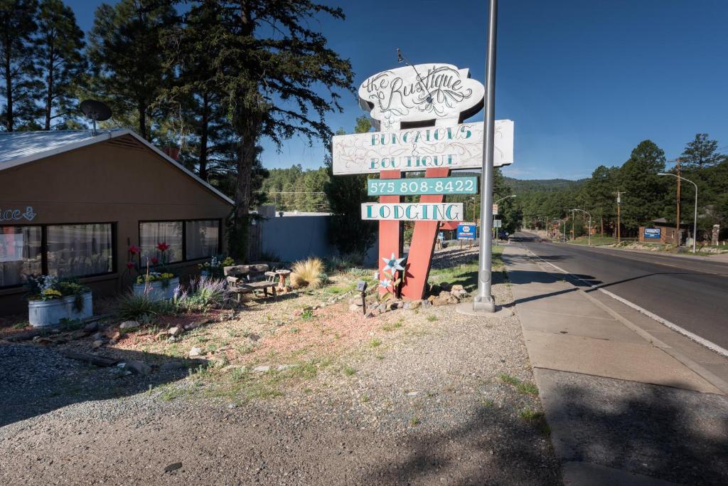 Enchanted Hideaway Cabins and Cottages photo
