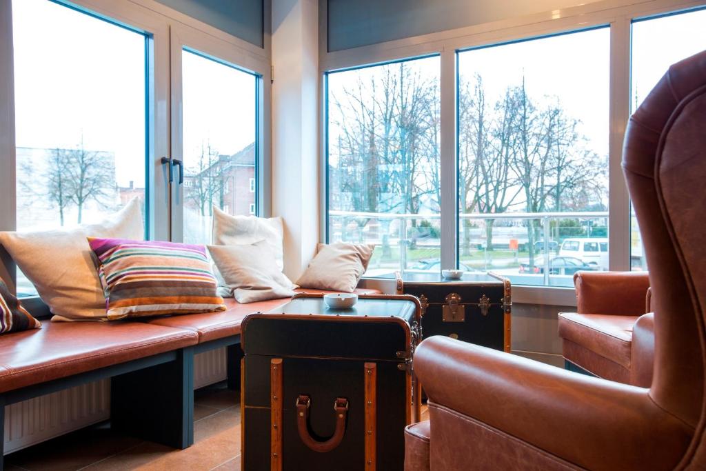 Shared lounge/TV area