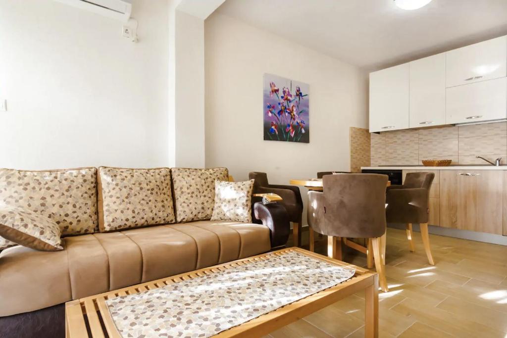 Mandarin Apartments - 4