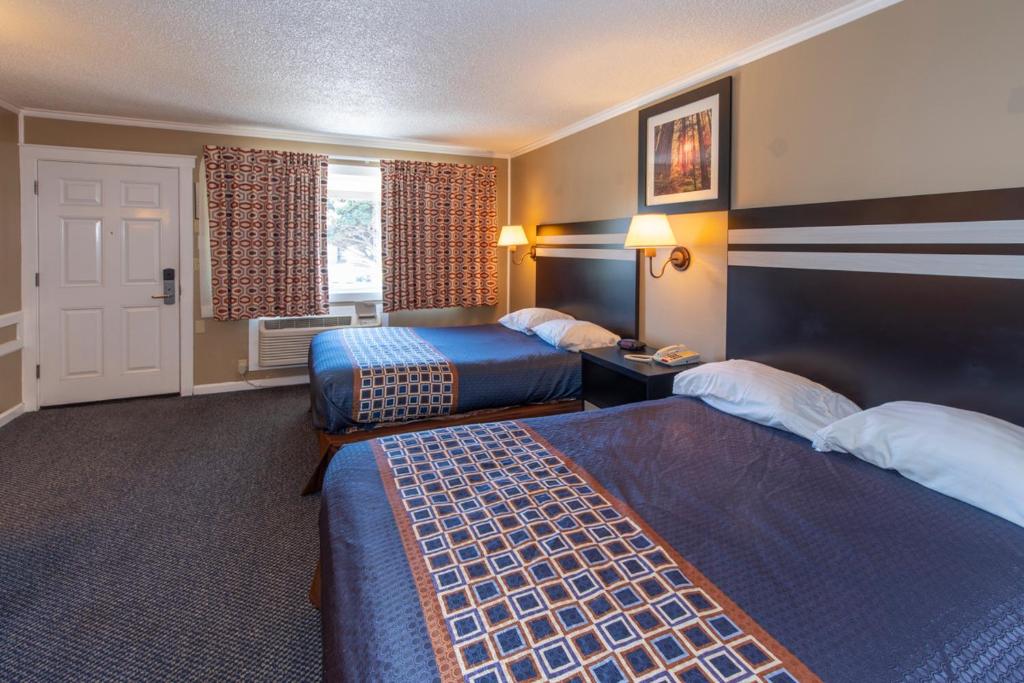 Surf Motel and Gardens photo