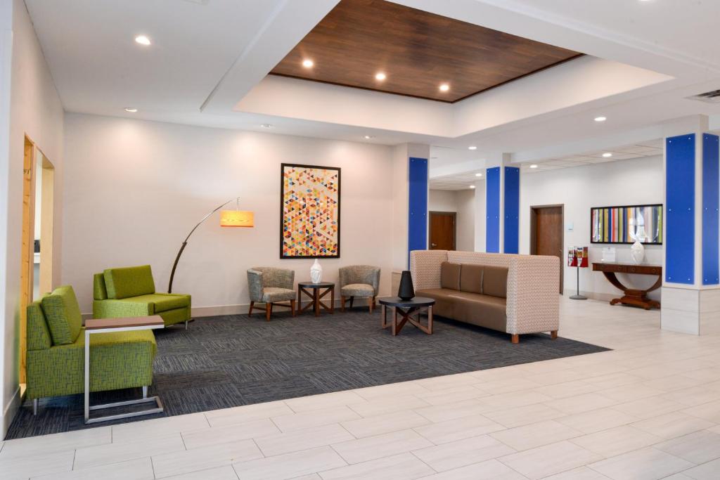 Holiday Inn Express & Suites Pueblo photo