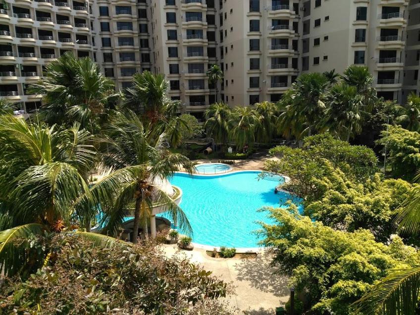Riviera Bay Condominium, Tanjung Kling photo