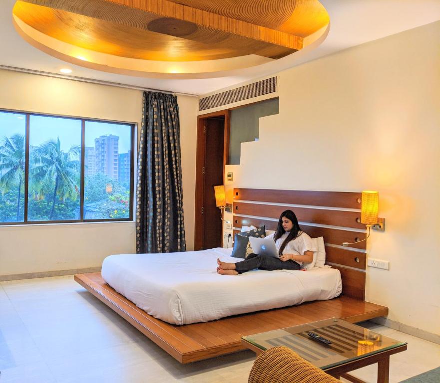 Guestroom, Hotel Jewel of Chembur in Mumbai