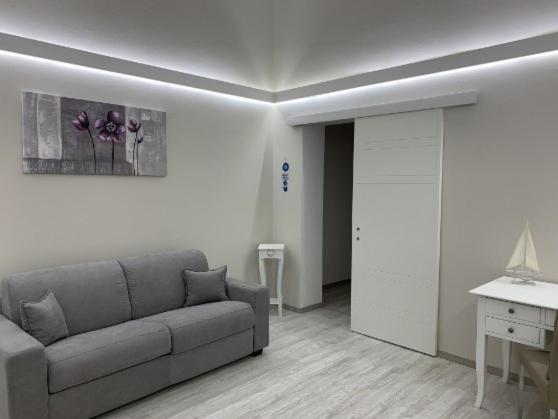 MOMA'S HOUSE - 2