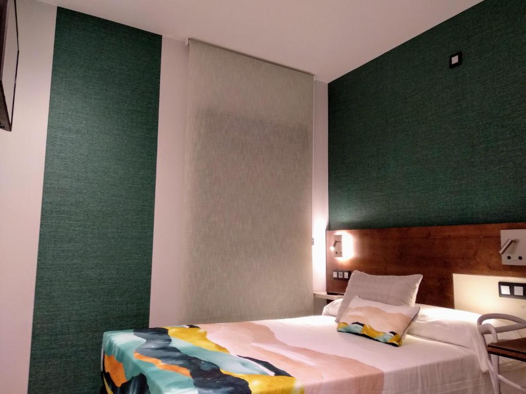 Hostal Canton Plaza photo
