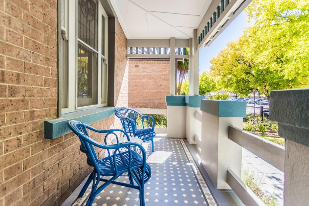 Blue Door Apartments Heritage Charm in CBD photo