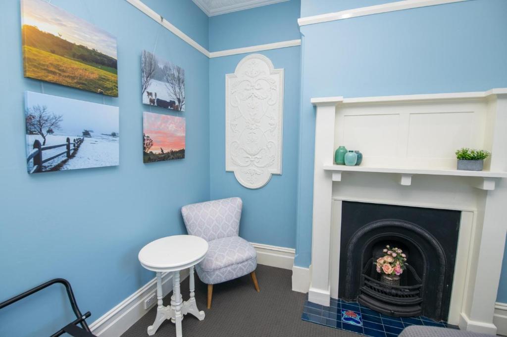 Blue Door Apartments Heritage Charm in CBD photo