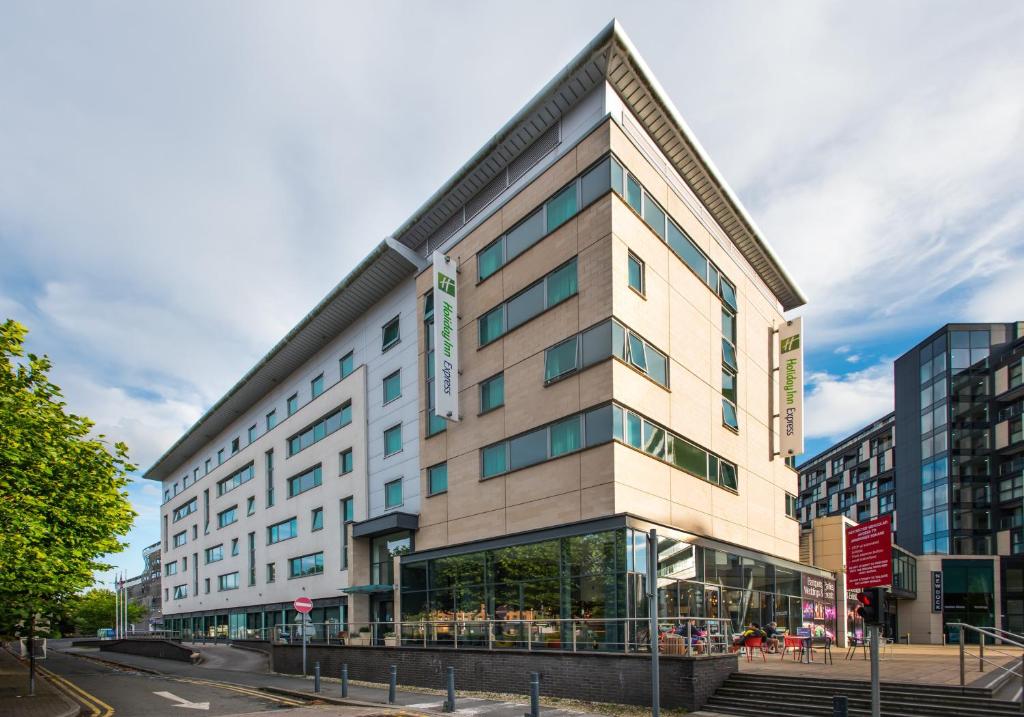 Holiday Inn Express Leeds City Centre - Armouries photo